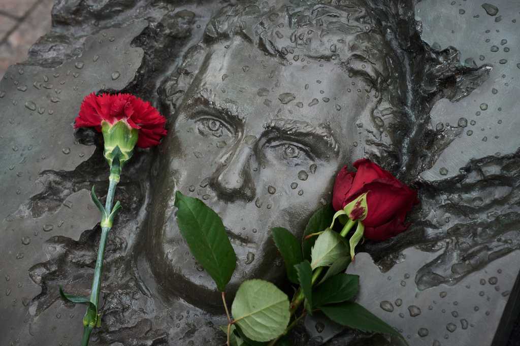 Red flowers lie on a bas-relief of firefighter Georgy Popov atop of his grave at the Mitinskoye Cemetery where several victims of the Chernobyl nuclear disaster are buried, marking the 40th anniversary of the explosion and fire at the Chernobyl nuclear power plant in Ukraine, outside Moscow,  Sunday, April 26, 2026.